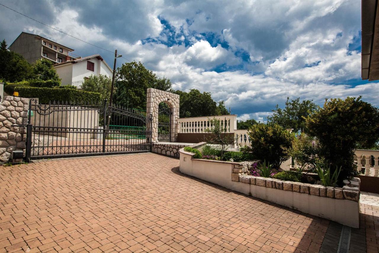 Apartments With A Parking Space Crikvenica - 11307 Экстерьер фото